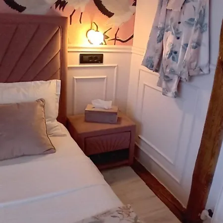 Guest house Double With Private Bathroom